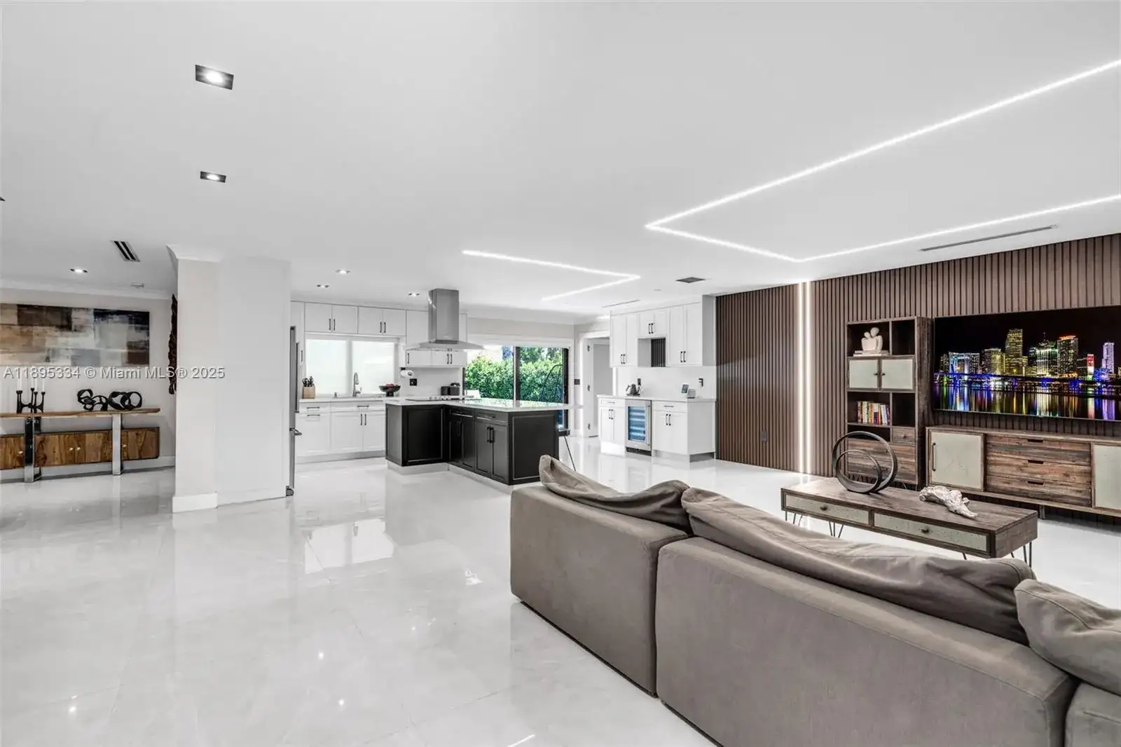 16511 Stonehaven Rd, Miami Lakes FL 33014 photo 4