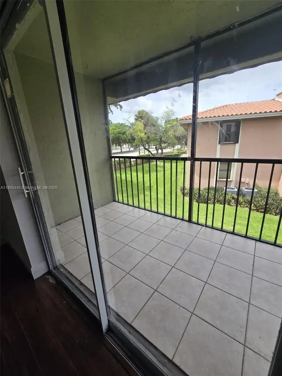 9808 Hammocks Blvd # 23, Miami FL 33196 photo 3