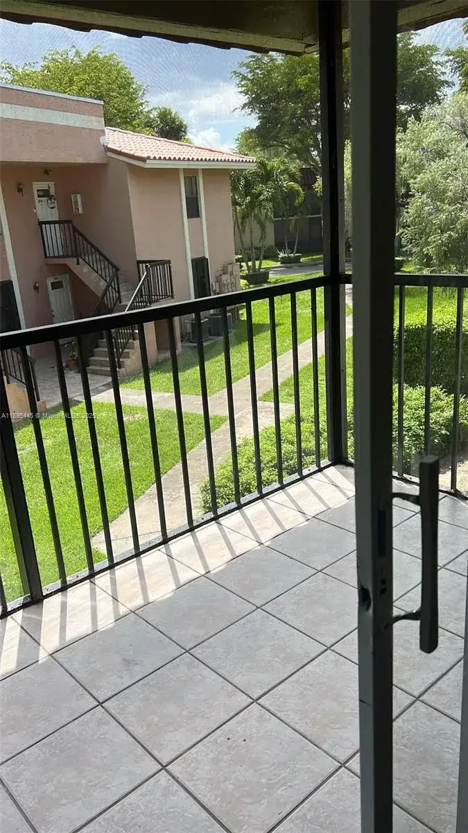 9808 Hammocks Blvd # 23, Miami FL 33196 photo 4