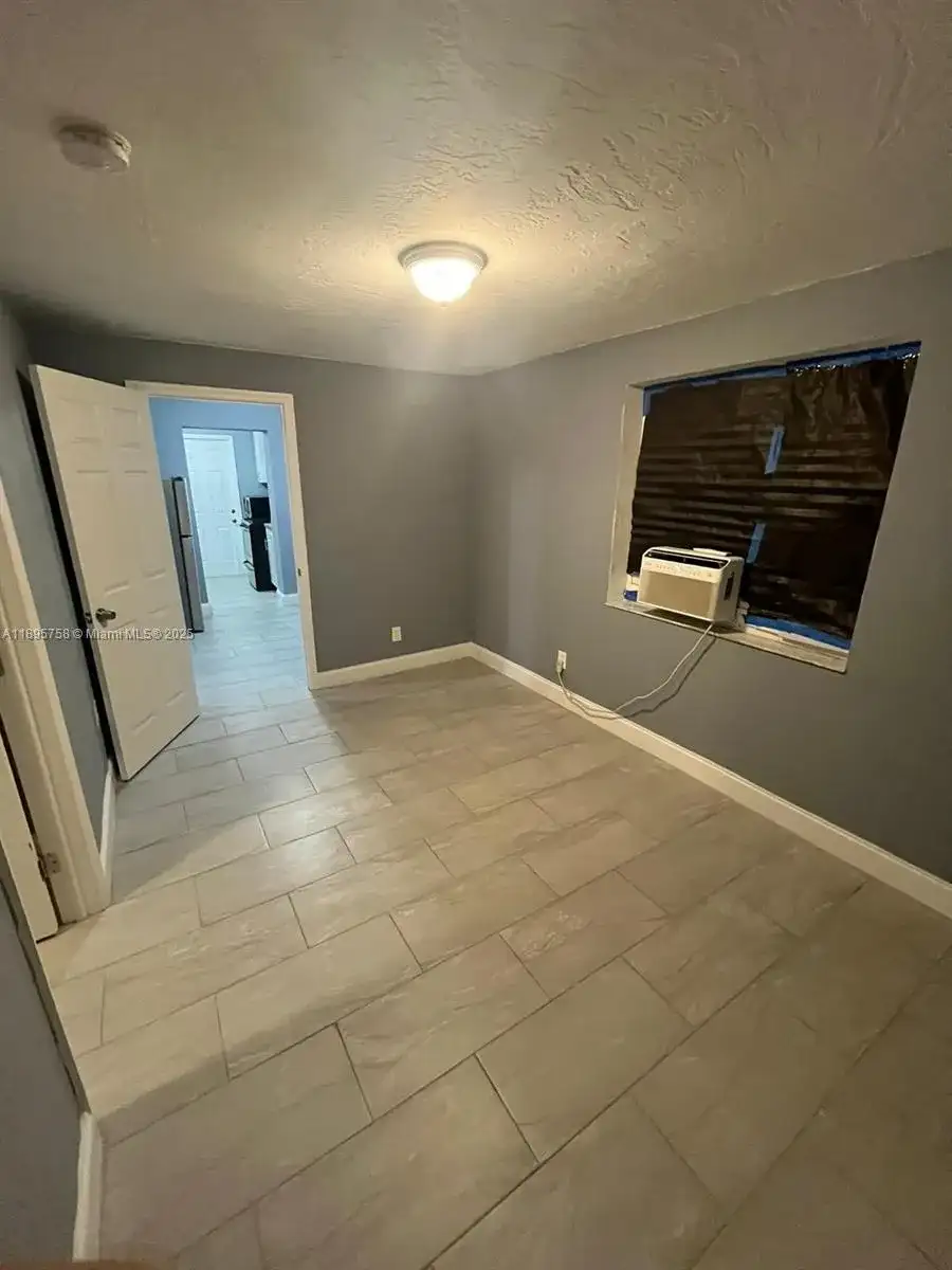 1279 NW 9th Ave, Florida City FL 33034 photo 2