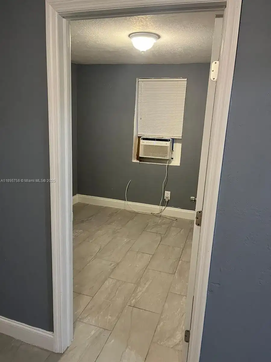 1279 NW 9th Ave, Florida City FL 33034 photo 3