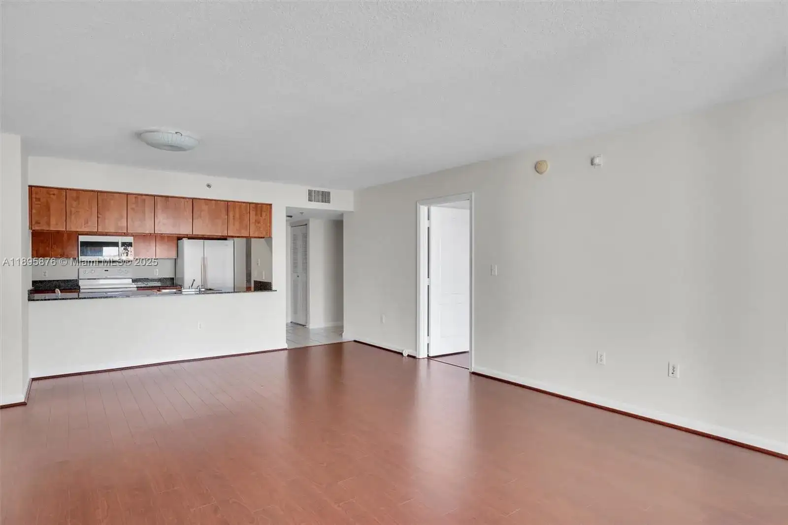 1200 Brickell Bay Dr # 2821, Miami FL 33131 photo 2