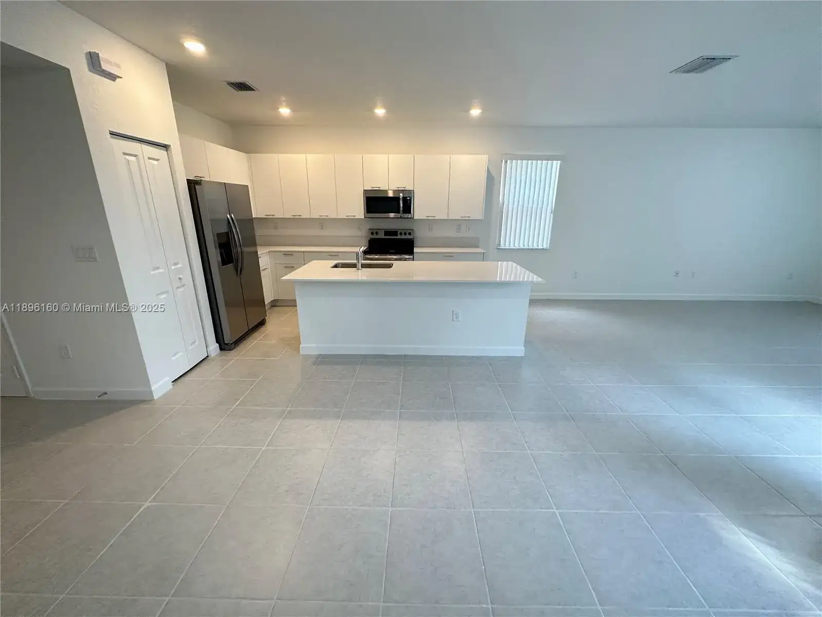 2382 NW 131st Cir, Miami FL 33167 photo 4