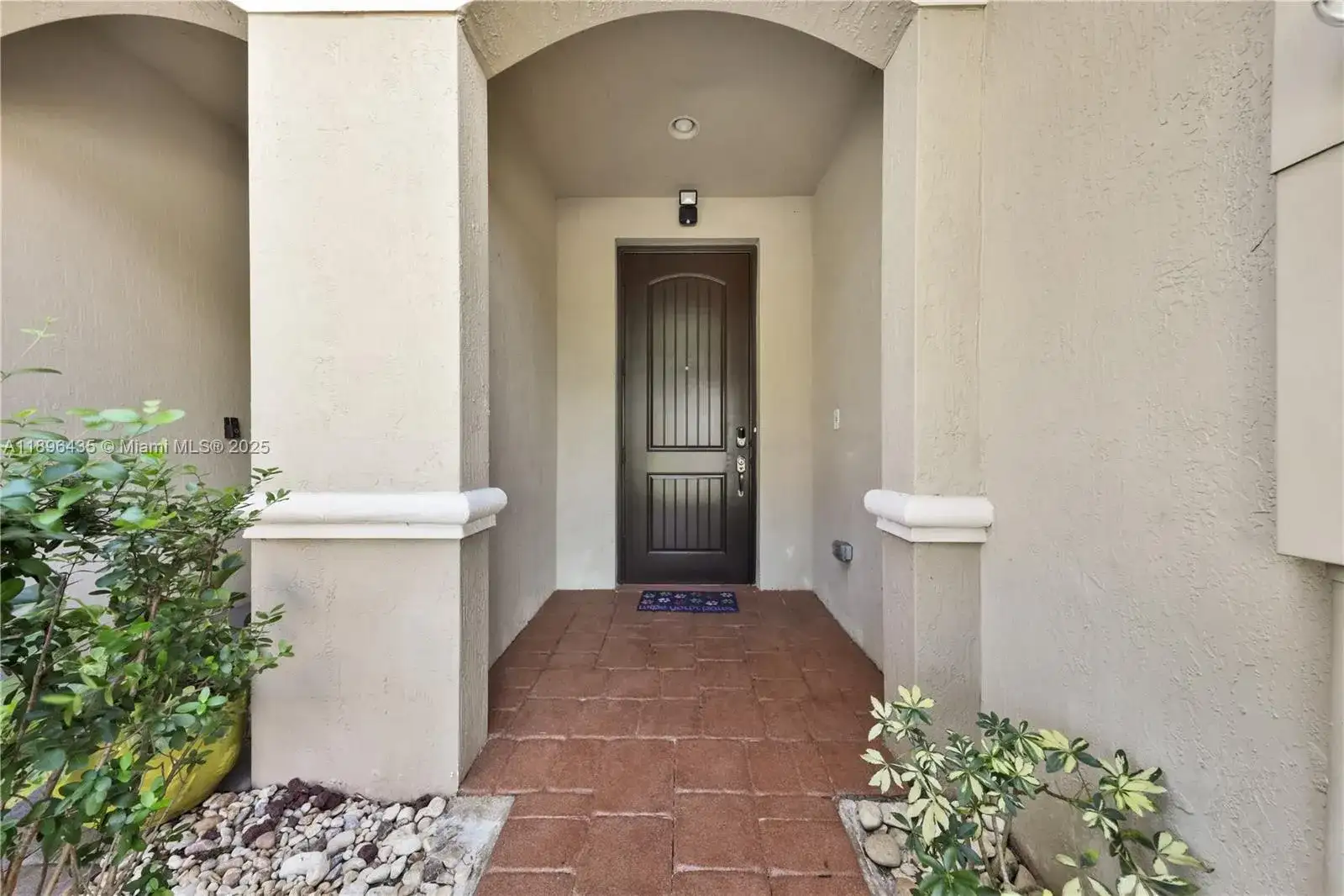 346 NE 47th Pl, Deerfield Beach FL 33064 photo 2