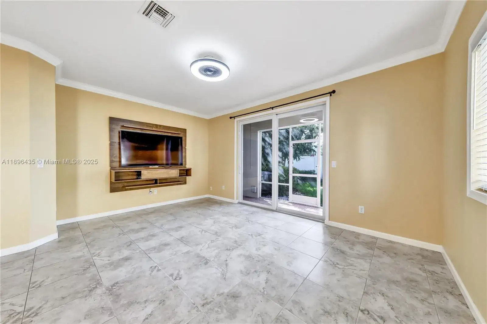 346 NE 47th Pl, Deerfield Beach FL 33064 photo 3