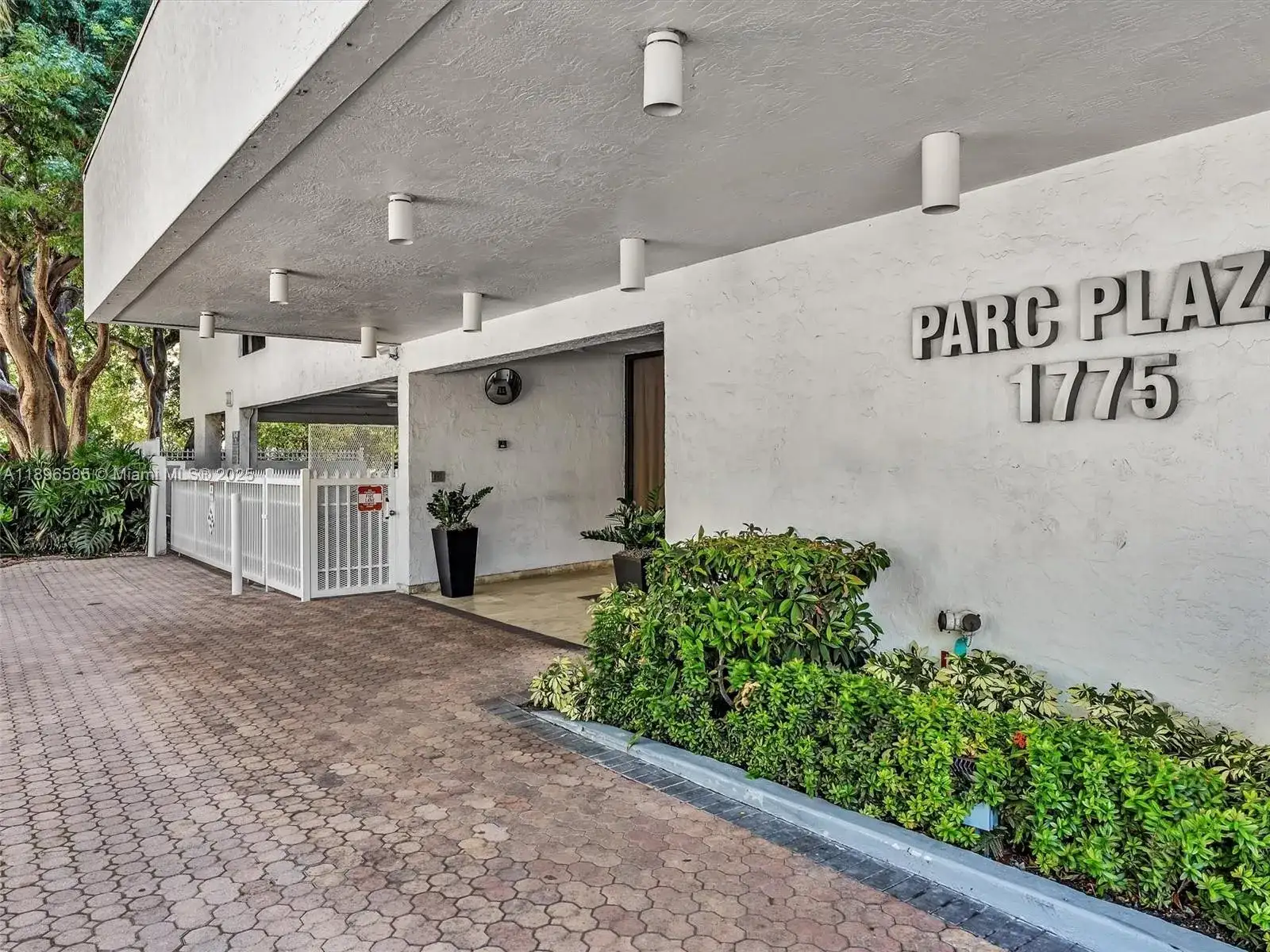 1775 Washington Ave # 8B, Miami Beach FL 33139 photo 2