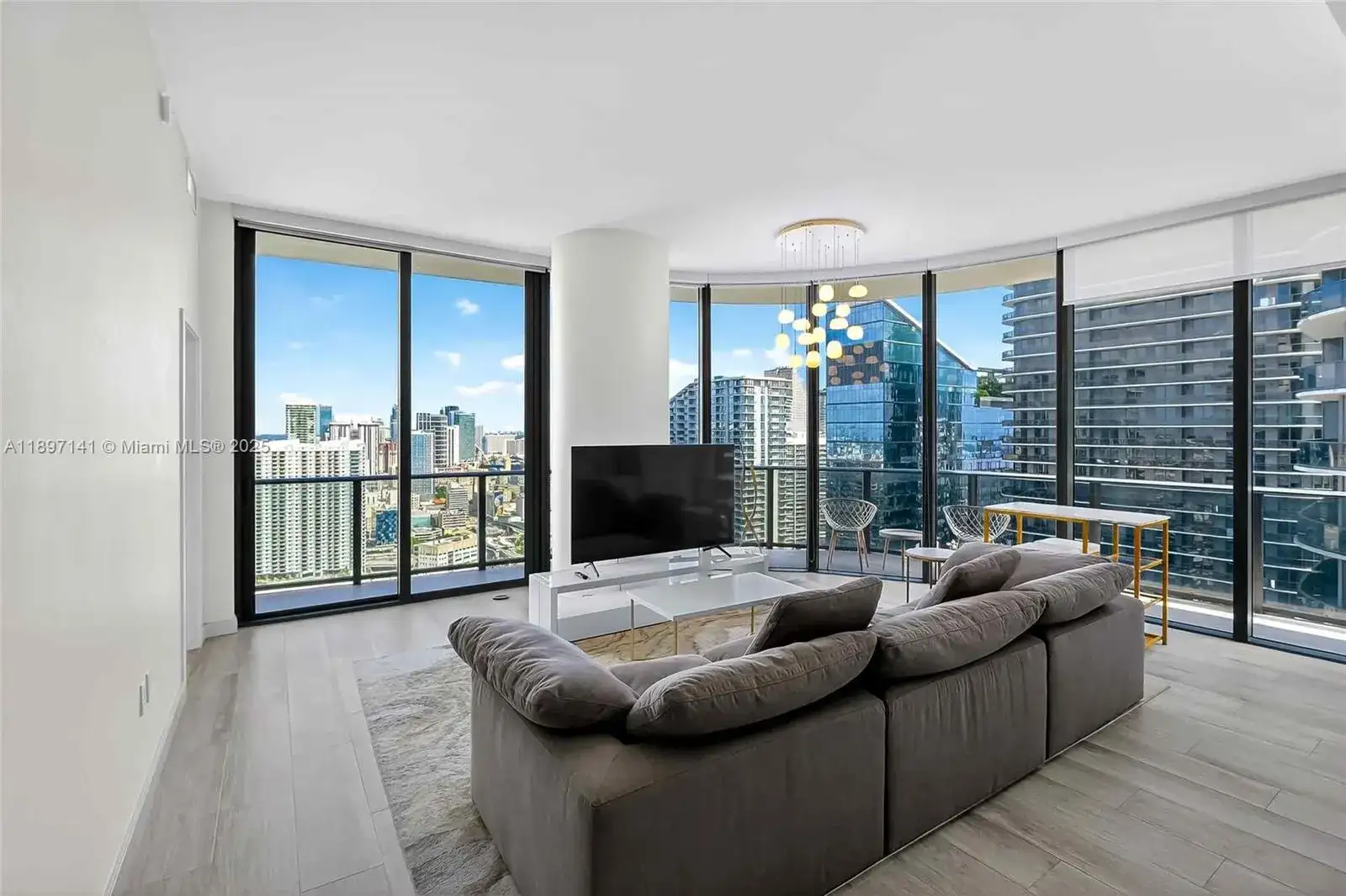 55 SW 9th St # 4301, Miami FL 33130 photo 4