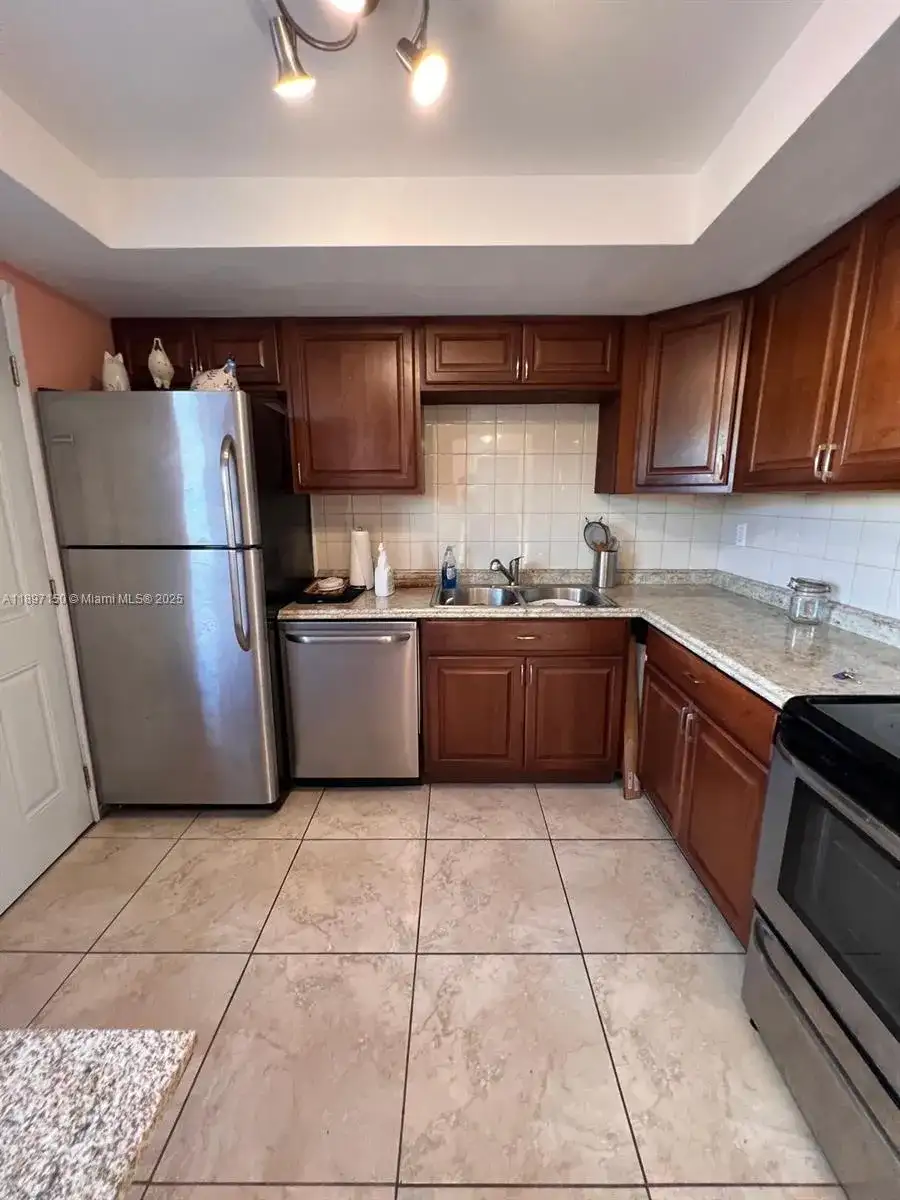 1591 NE Miami Gardens Dr # 107, Miami FL 33179 photo 4