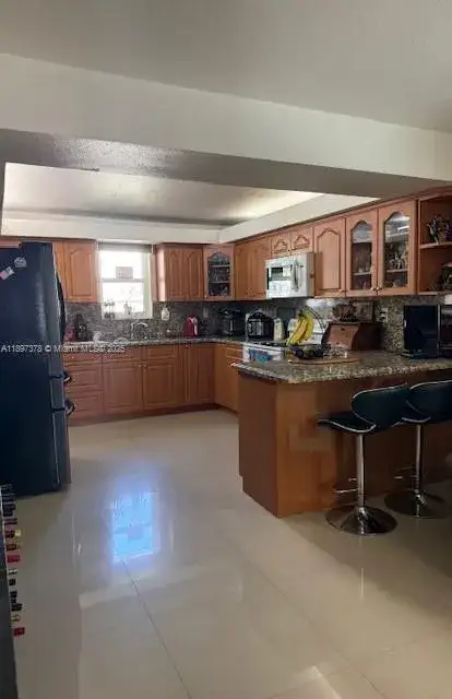 961 E 10th Pl, Hialeah FL 33010 photo 3