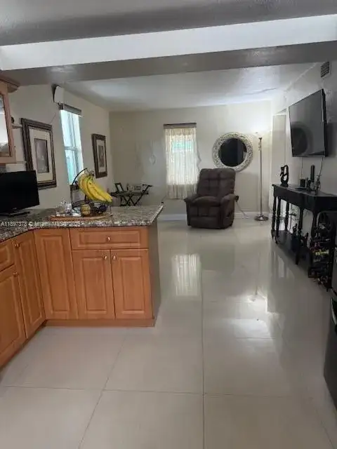 961 E 10th Pl, Hialeah FL 33010 photo 4