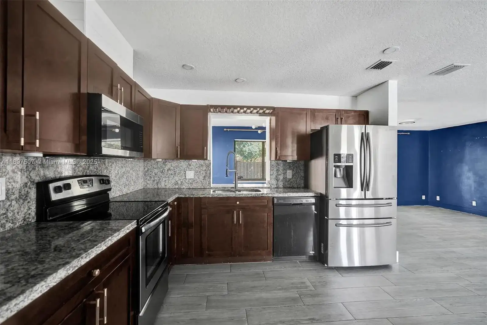 8105 SW 19th St, North Lauderdale FL 33068 photo 4