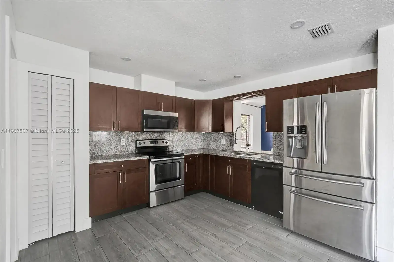 8105 SW 19th St, North Lauderdale FL 33068 photo 5