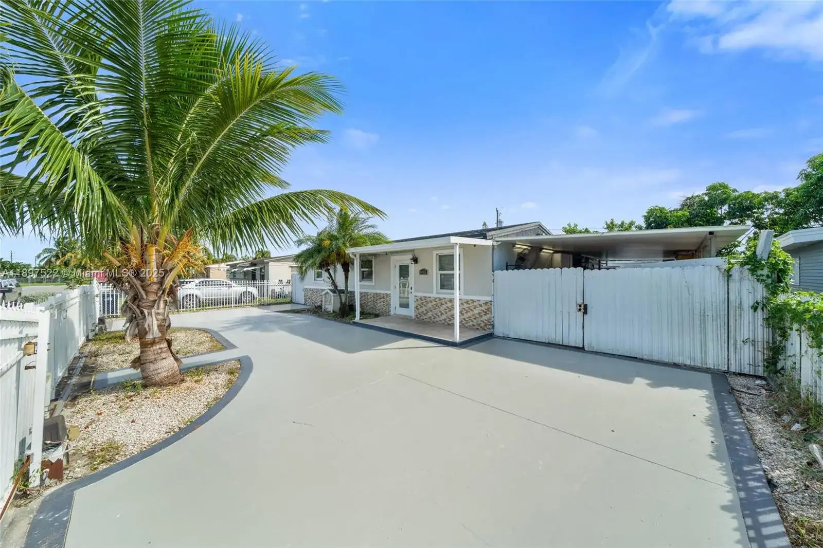 845 NW 2nd St, Florida City FL 33034 photo 3