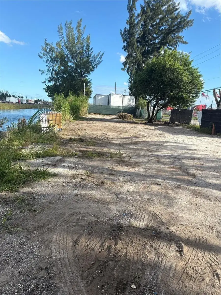 NW South River Dr, Medley FL 33178 photo 3