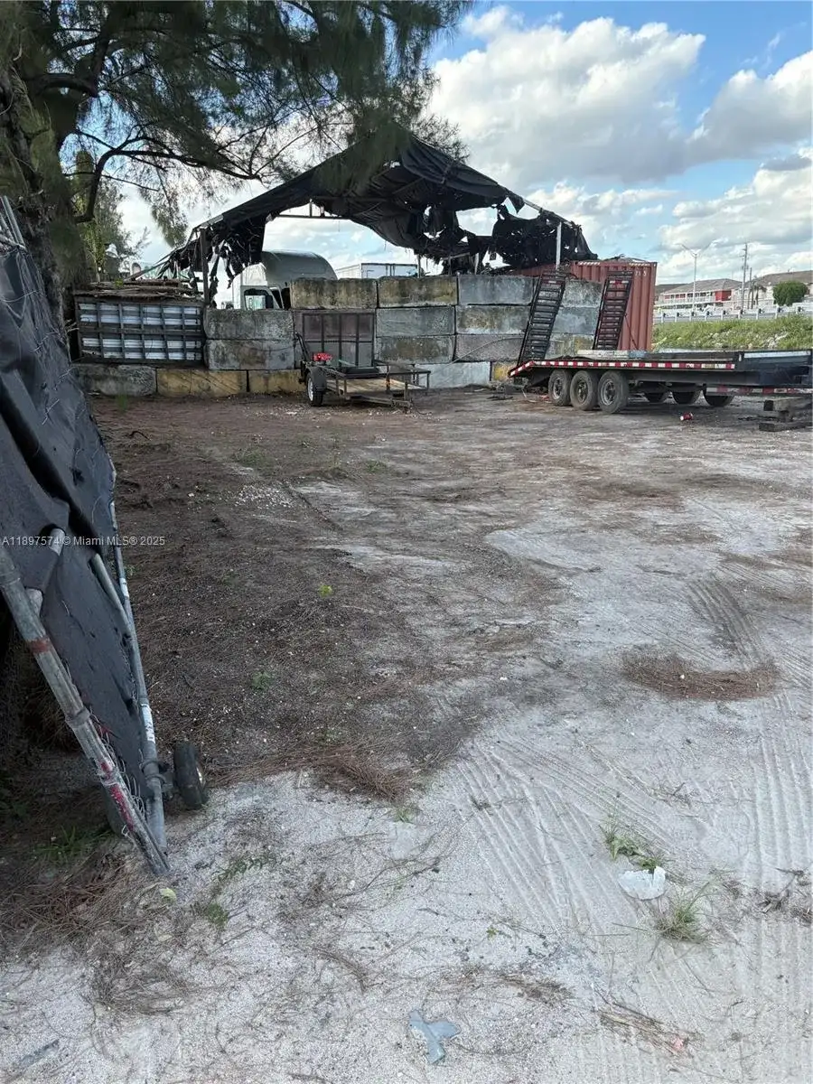 NW South River Dr, Medley FL 33178 photo 5