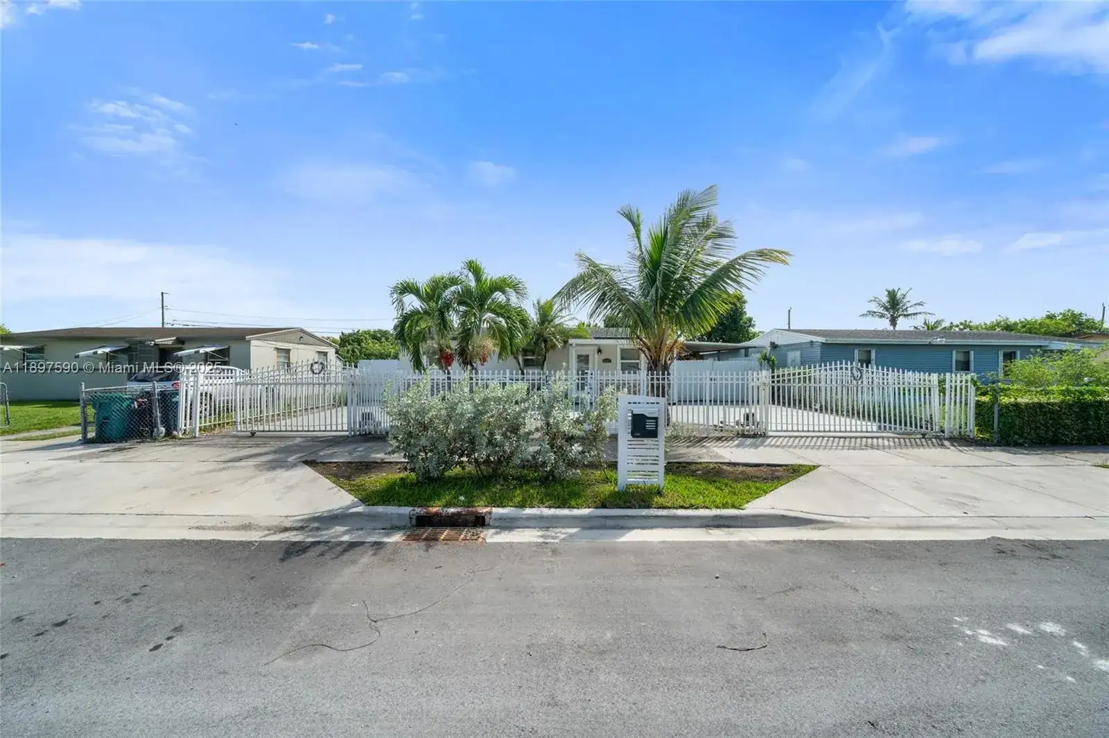 845 NW 2nd St, Florida City FL 33034 photo 2