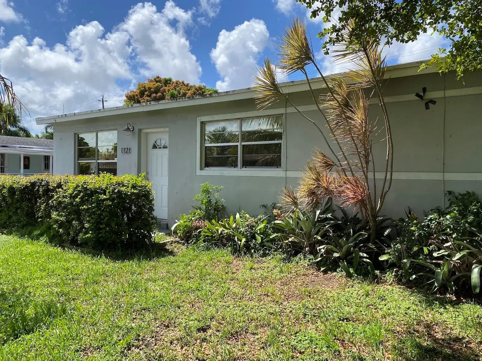 1121 NE 214th St, Miami FL 33179 photo 2