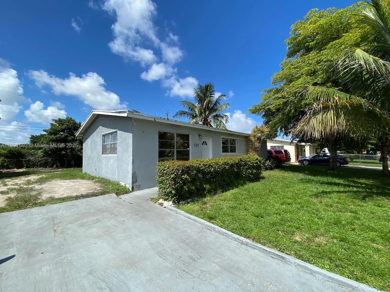 1121 NE 214th St, Miami FL 33179 photo 3