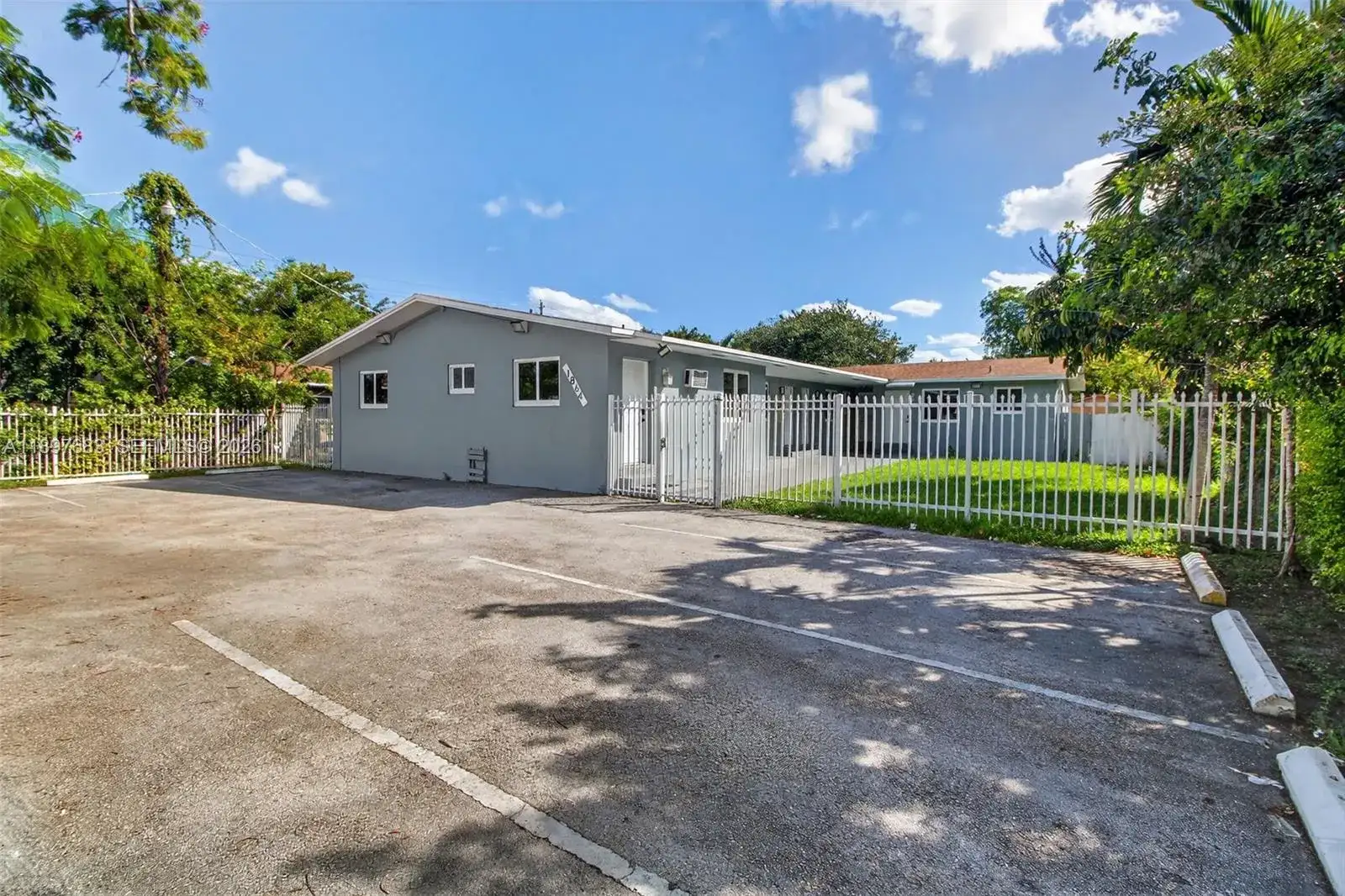 1864 NW 28th St, Miami FL 33142 photo 2
