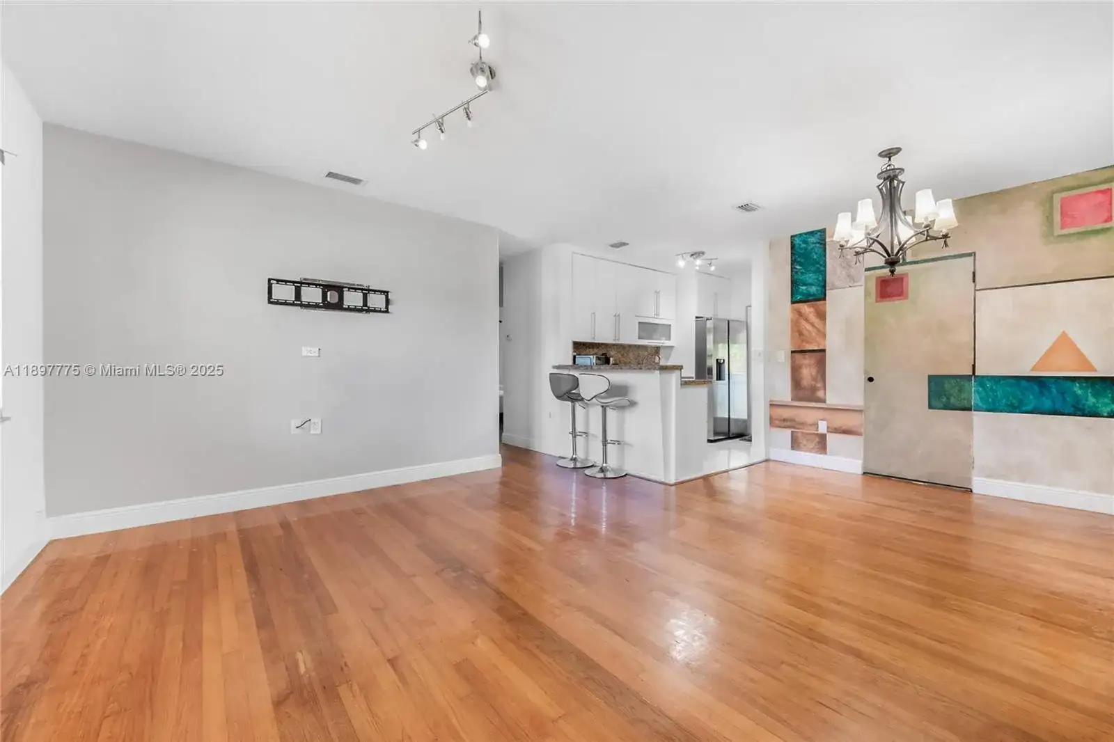 1590 NE 141st St, North Miami FL 33161 photo 2