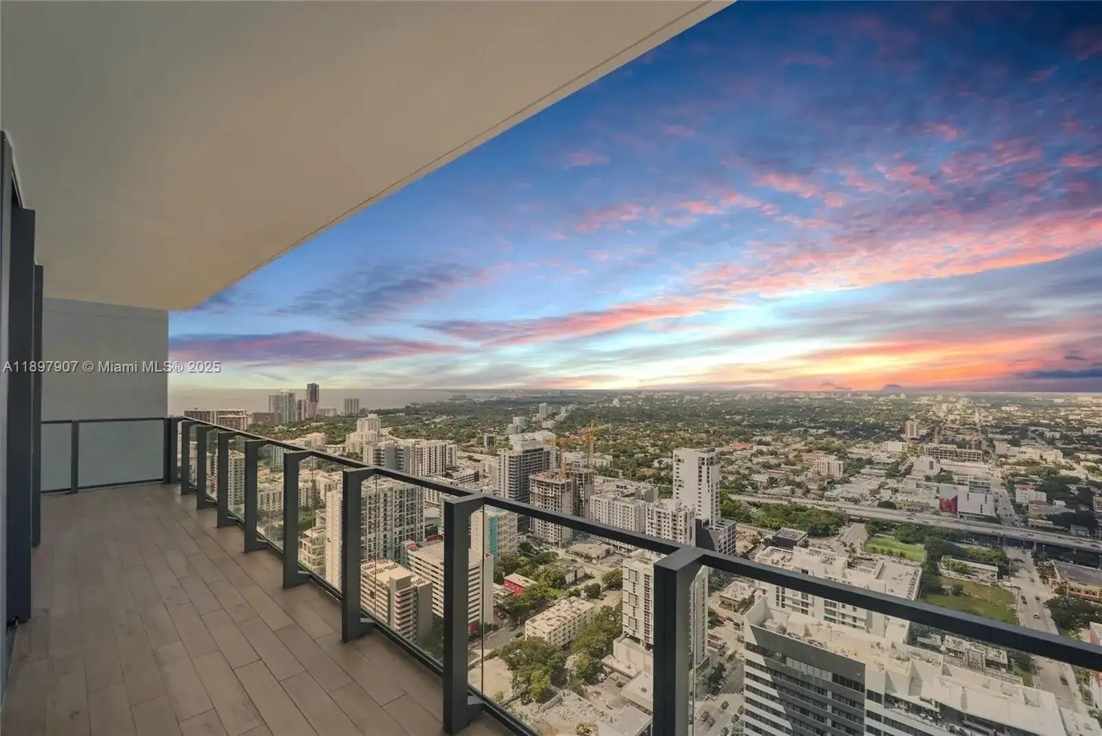 88 SW 7th St # 3910, Miami FL 33130 photo 2