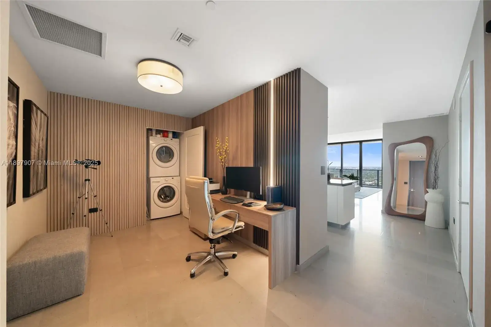 88 SW 7th St # 3910, Miami FL 33130 photo 5