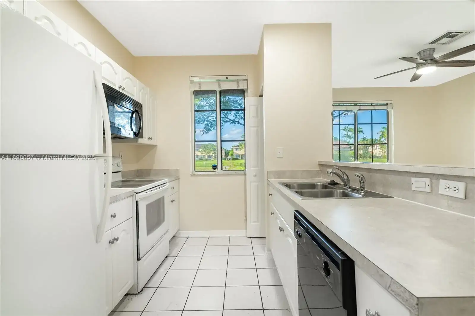 6051 SW 19th Pl, North Lauderdale FL 33068 photo 5