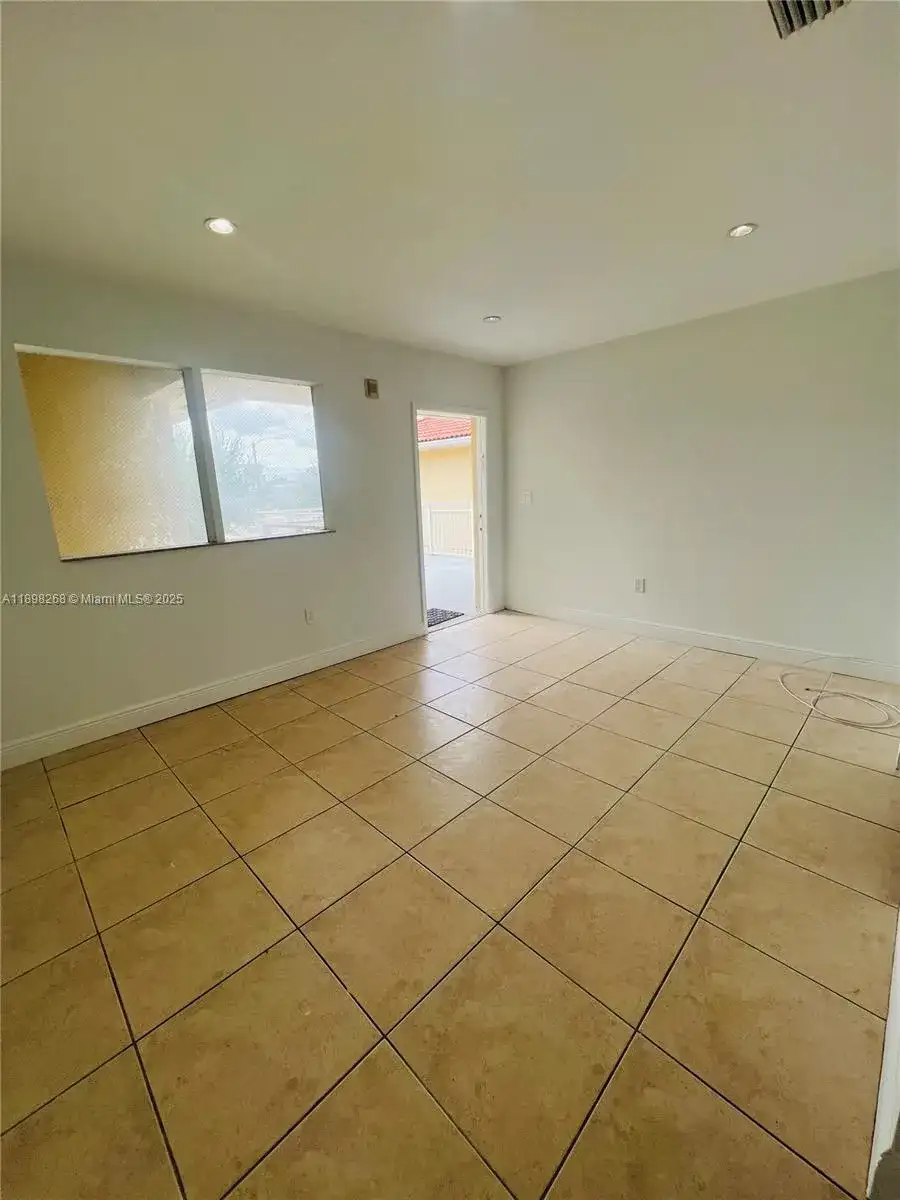 2185 NW 16th Ter # 16, Miami FL 33125 photo 2