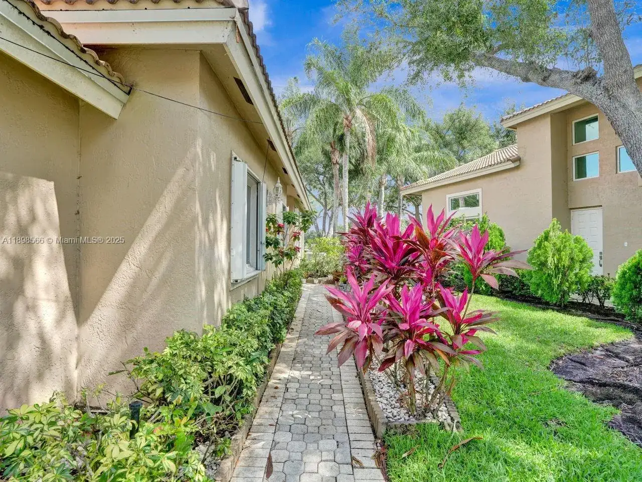 15831 SW 10th St, Pembroke Pines FL 33027 photo 4