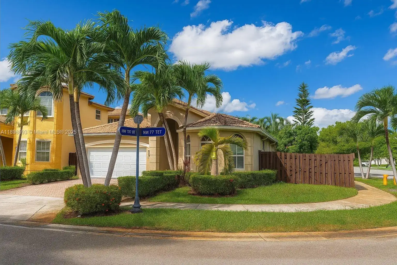 11141 NW 77th Ter, Doral FL 33178 photo 2