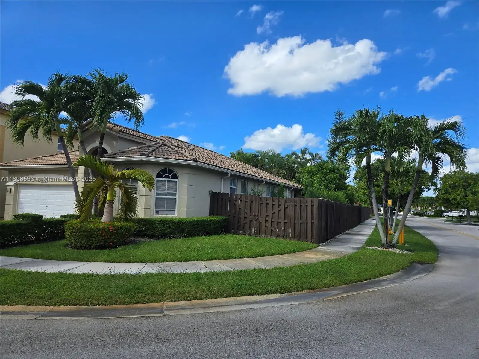 11141 NW 77th Ter, Doral FL 33178 photo 3