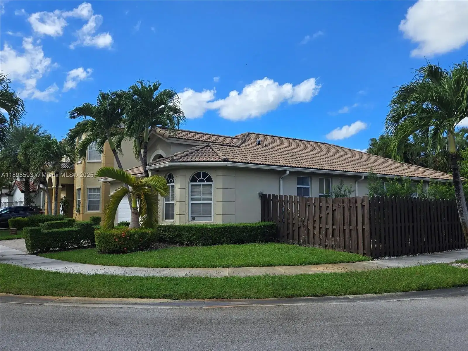 11141 NW 77th Ter, Doral FL 33178 photo 4