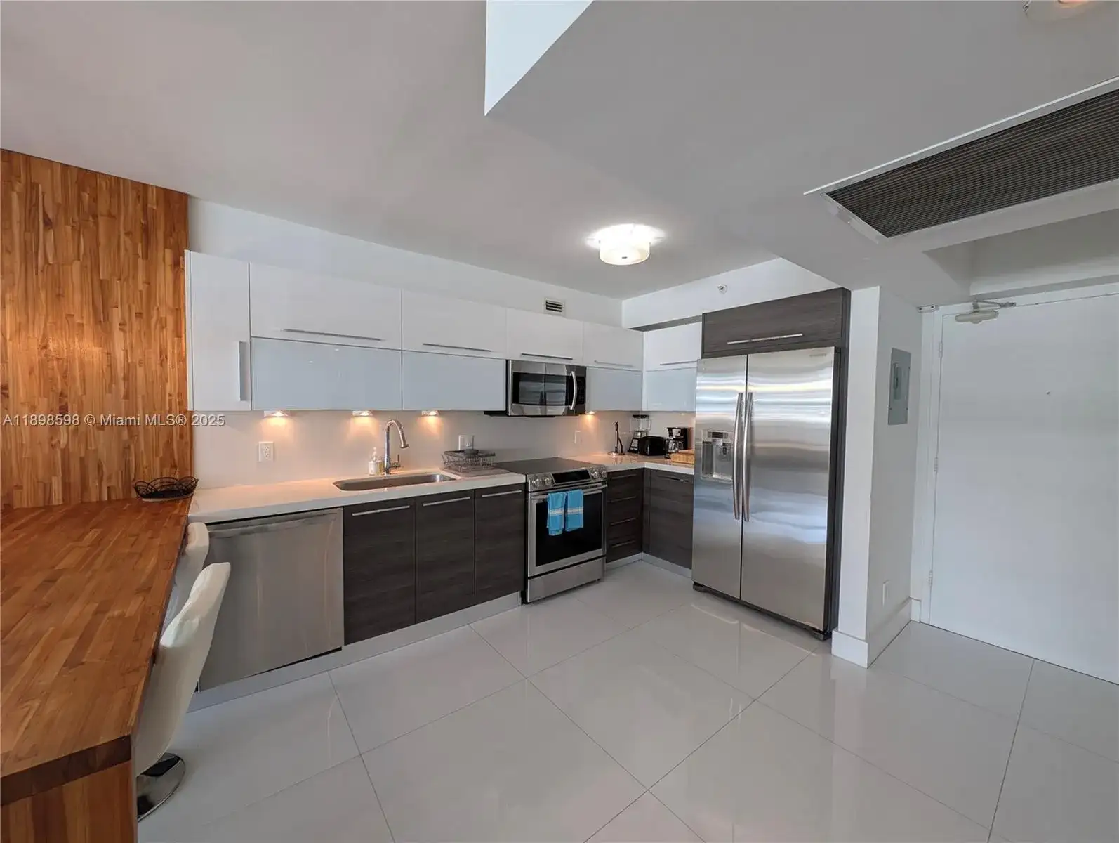 100 Lincoln Rd # 1008, Miami Beach FL 33139 photo 2