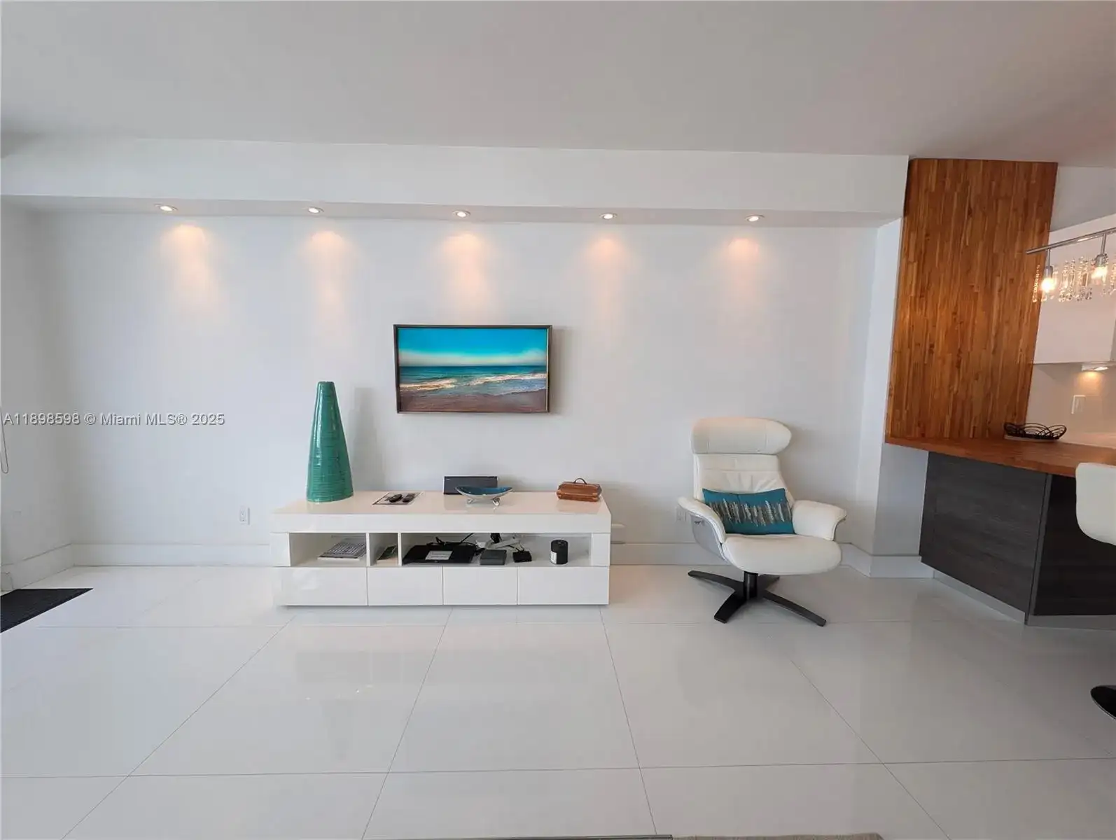 100 Lincoln Rd # 1008, Miami Beach FL 33139 photo 5