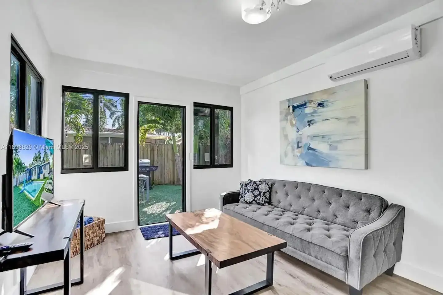 1024 NE 4th St, Hallandale Beach FL 33009 photo 5