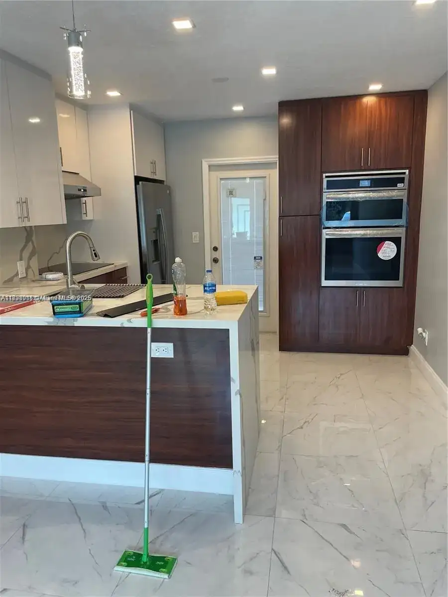 1230 NE 148th St, Miami FL 33161 photo 3