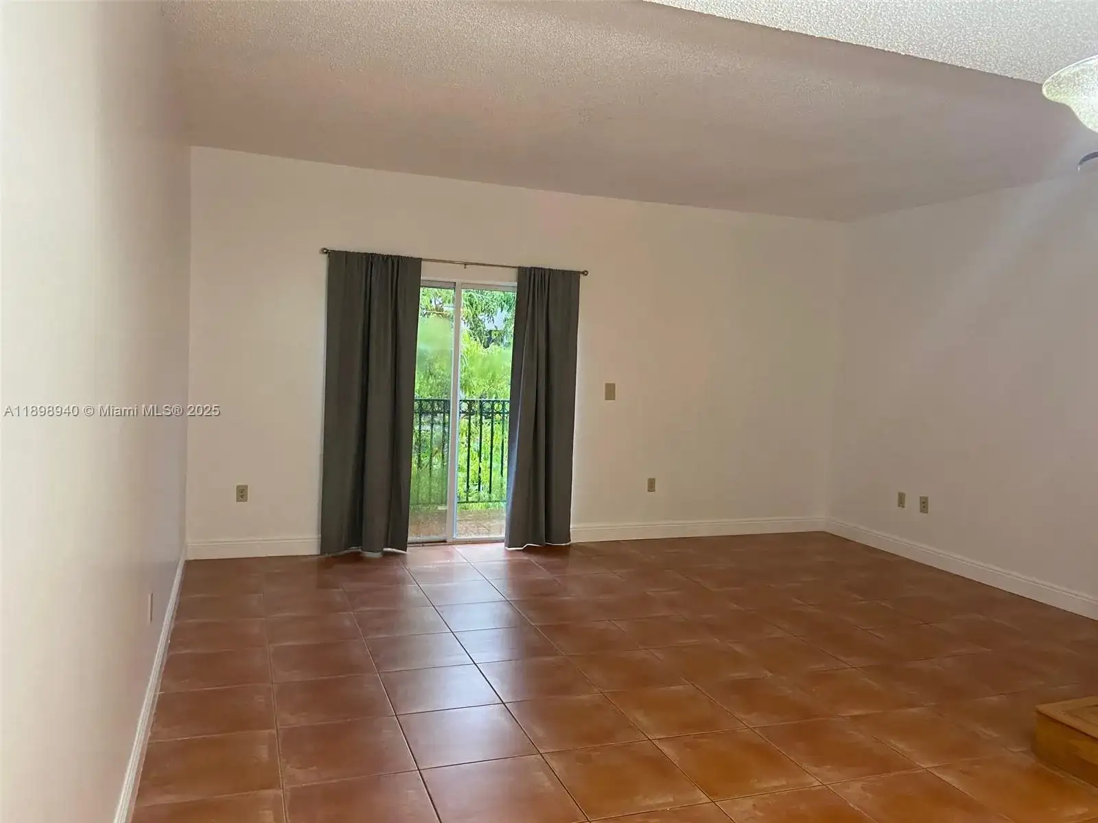 10030 Hammocks Blvd # 3, Miami FL 33196 photo 2