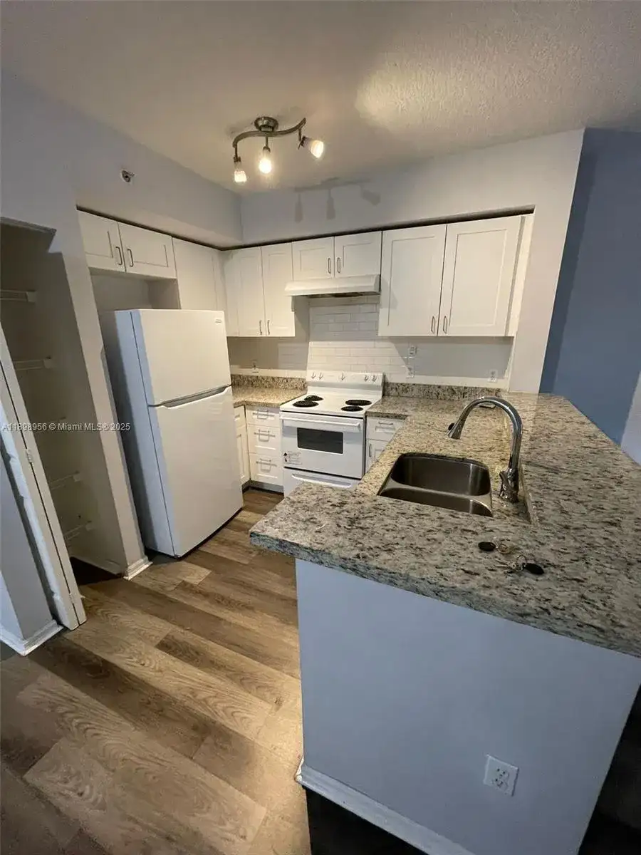 11040 SW 196th St # 211, Cutler Bay FL 33157 photo 2