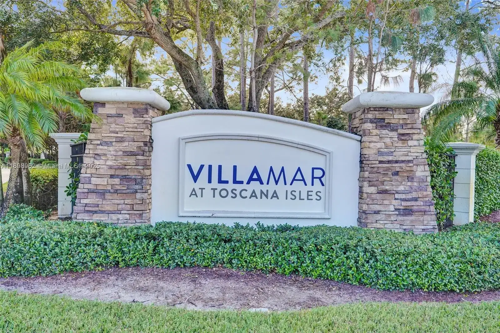 7378 Stella Ln, Lake Worth FL 33463 photo 2