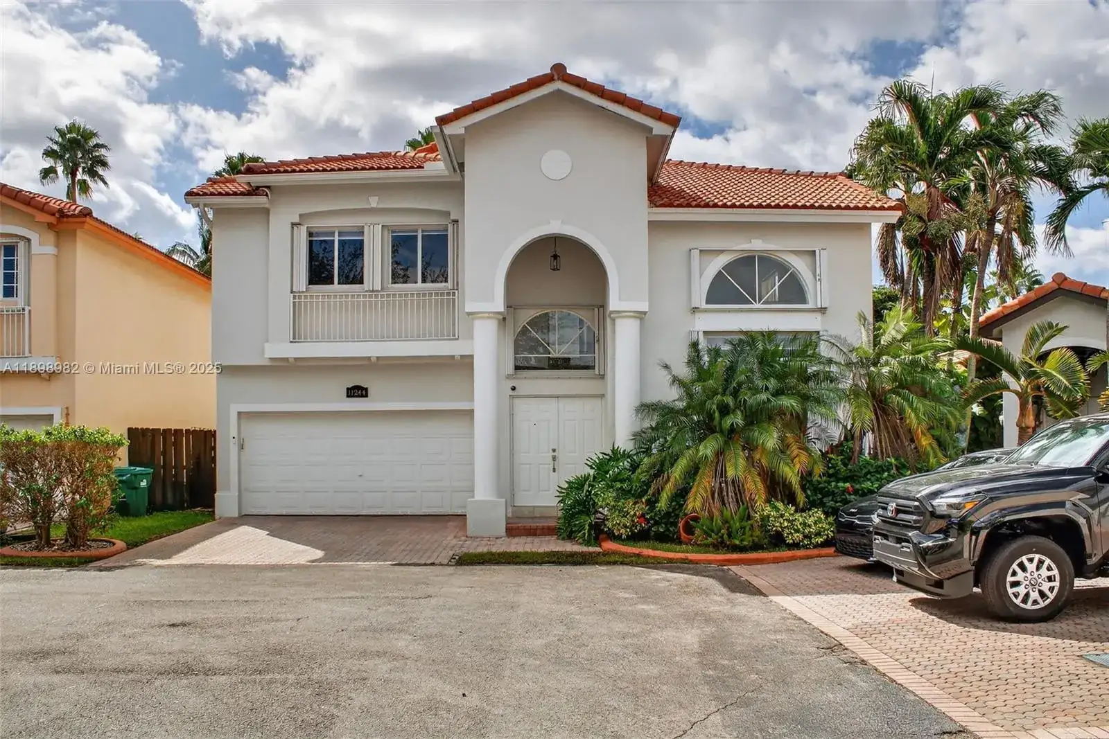 11244 NW 58th Ter, Doral FL 33178 photo 2