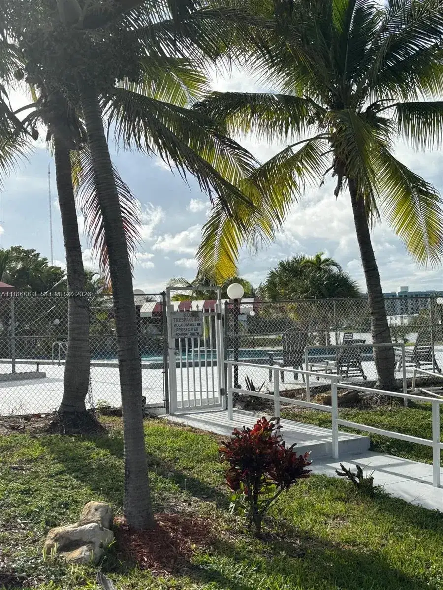 20320 NE 2nd Ave # 7, Miami Gardens FL 33179 photo 5
