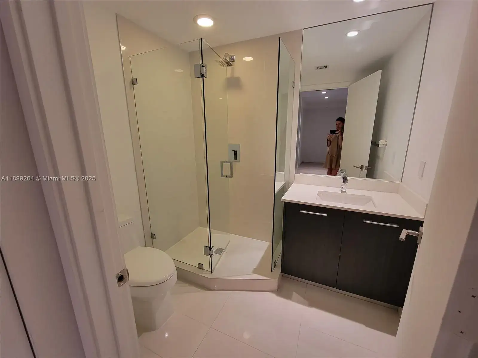 45 SW 9th St # 3404, Miami FL 33130 photo 3