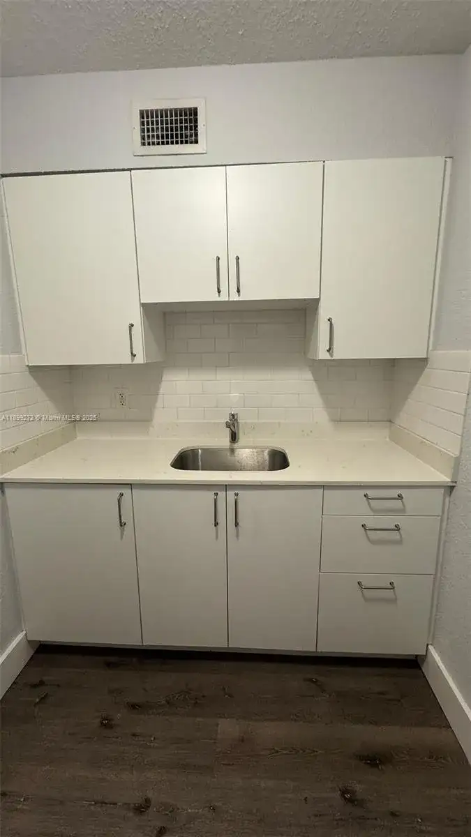 2330 NW 11th St # 46, Miami FL 33125 photo 5