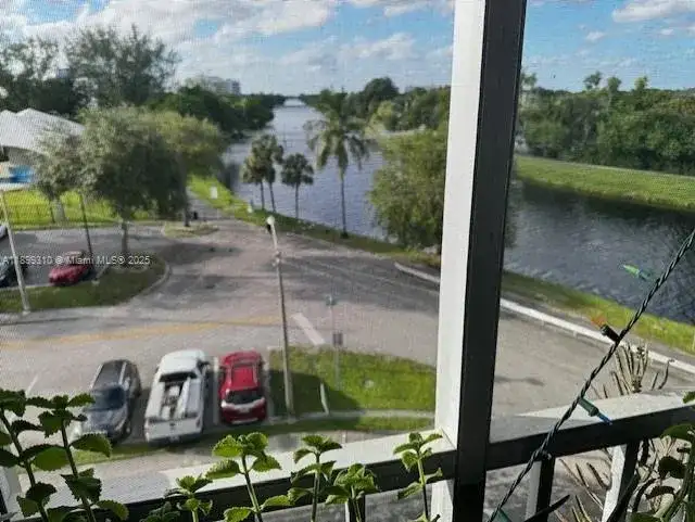 16450 Miami Dr # 503, North Miami Beach FL 33162 photo 3