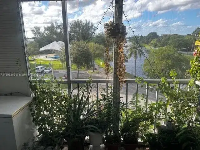 16450 Miami Dr # 503, North Miami Beach FL 33162 photo 4