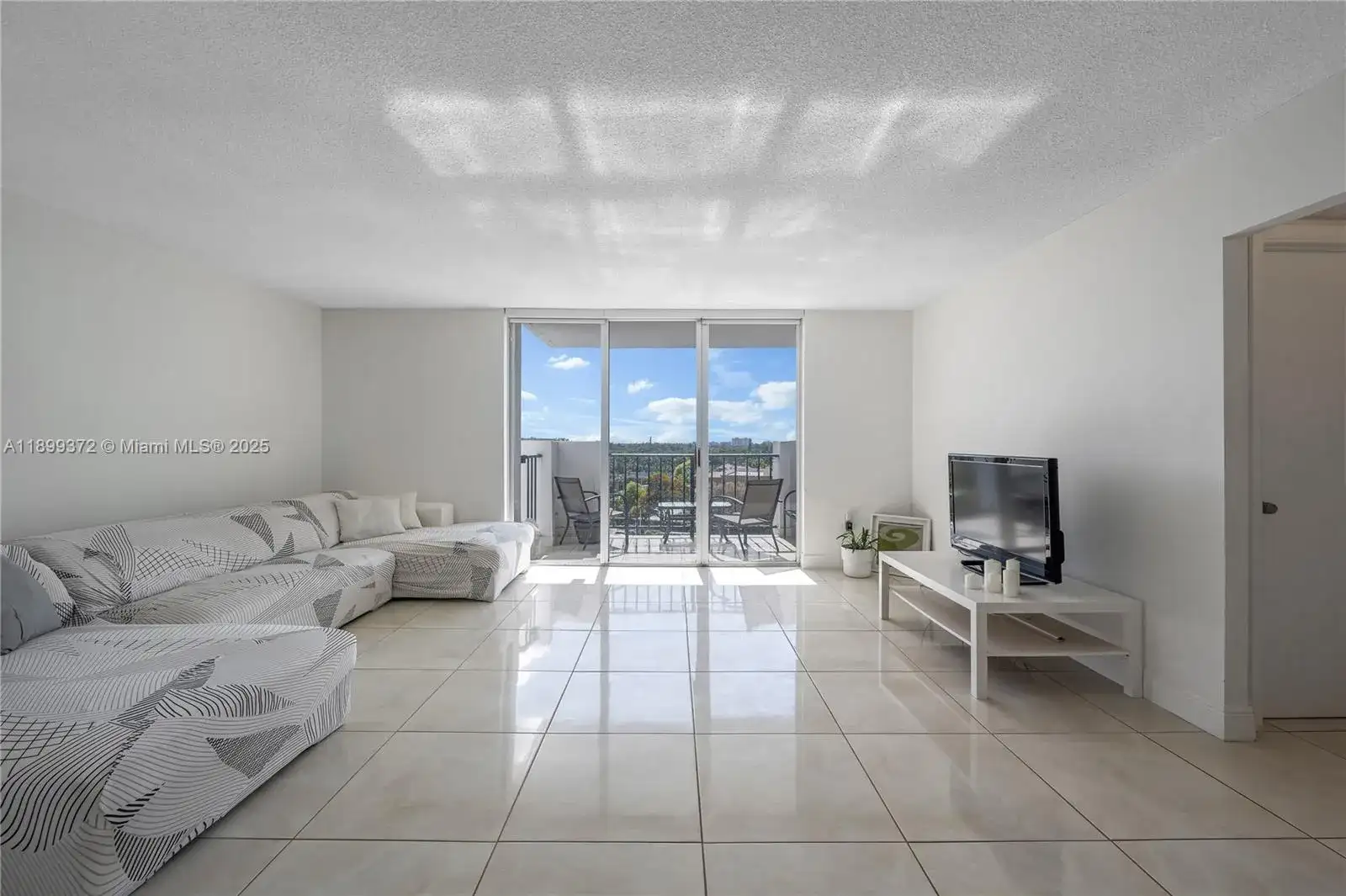 2750 NE 183rd St # 804, Aventura FL 33160 photo 2