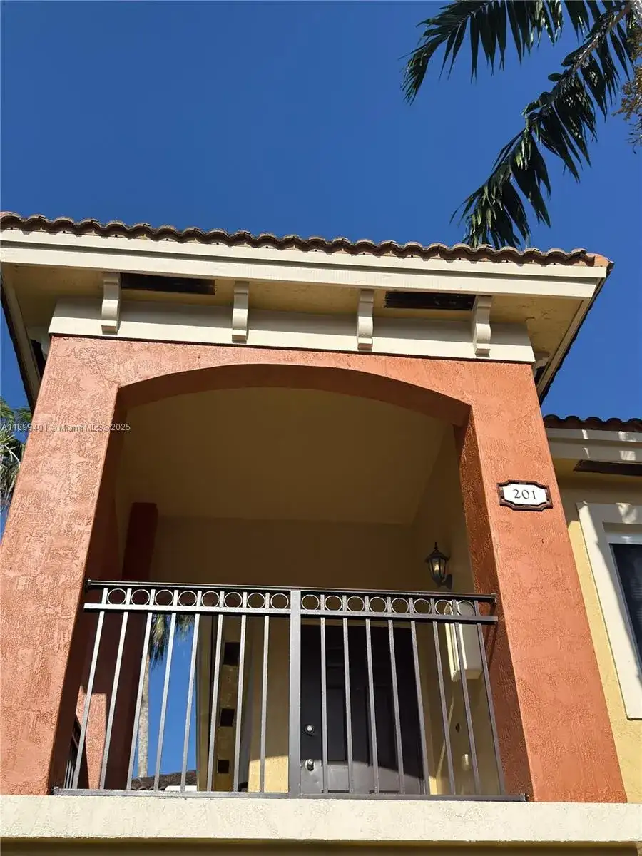 930 NE 34th Ave # 201, Homestead FL 33033 photo 3