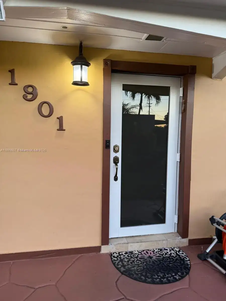 1901 SW 90th Ave, Miami FL 33165 photo 4