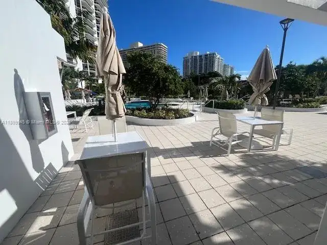 20281 E Country Club Dr, Aventura FL 33180 photo 2