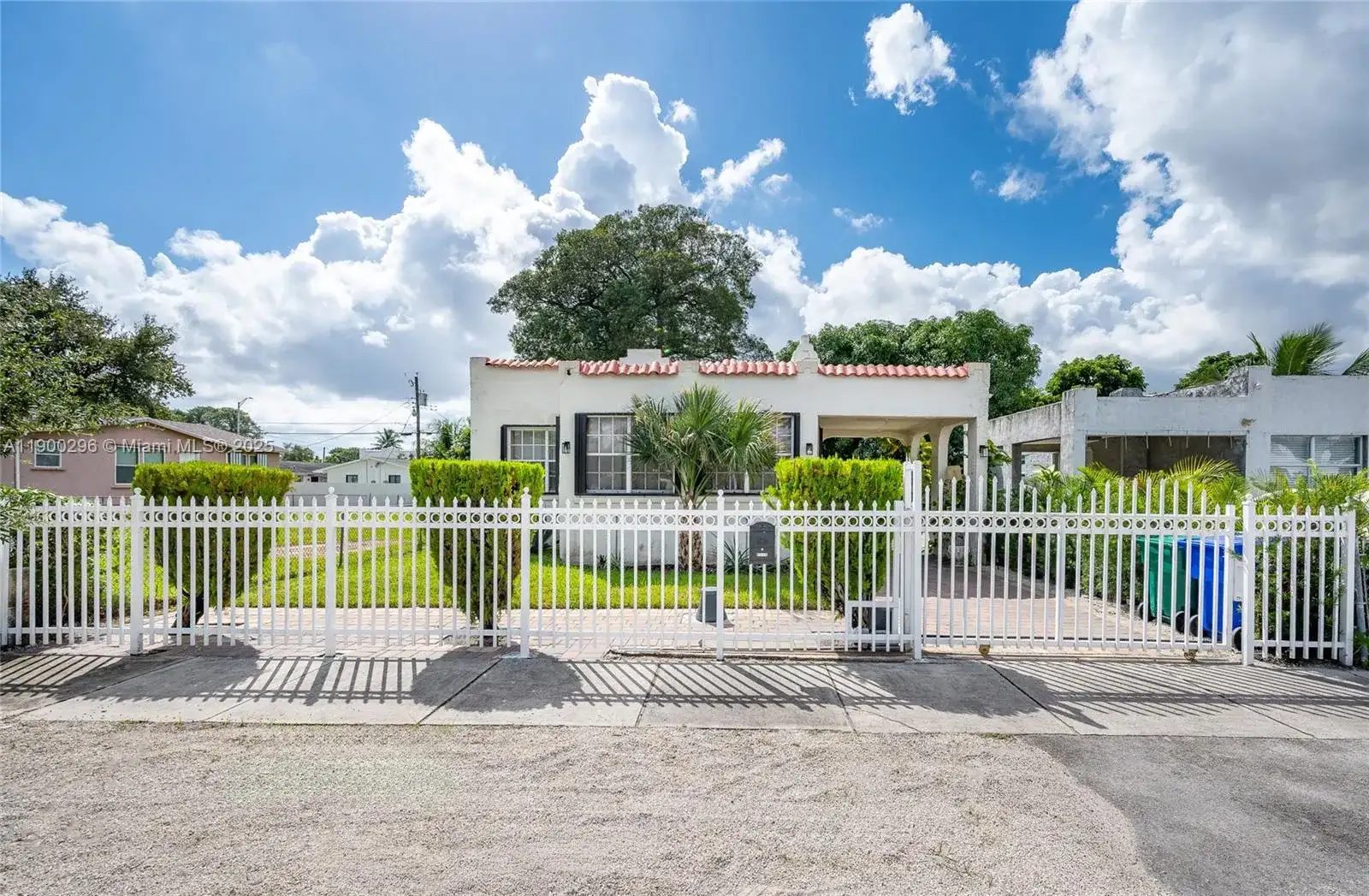 1844 NW 47th St, Miami FL 33142 photo 2